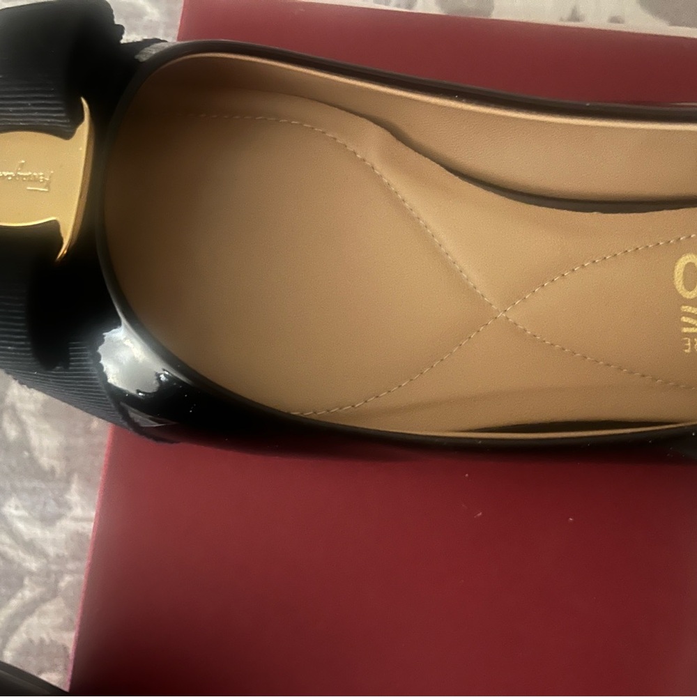 Black Ballet Flats with Glossy Finish and Cushioned Comfort